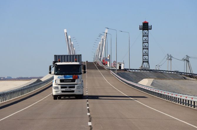 В Благовещенске открыто грузовое движение по мосту, соединяющему Россию и Китай