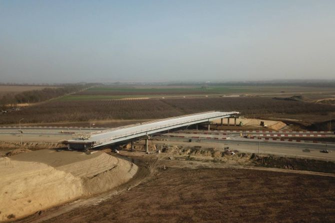 Хуснуллин сообщил о готовности новой дороги к Крымскому мосту на 50%