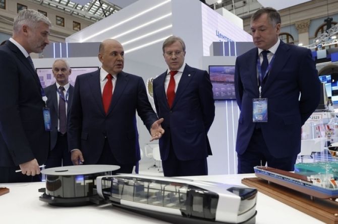 Мишустин: на развитие транспортной отрасли будет направлено свыше 4 триллионов рублей