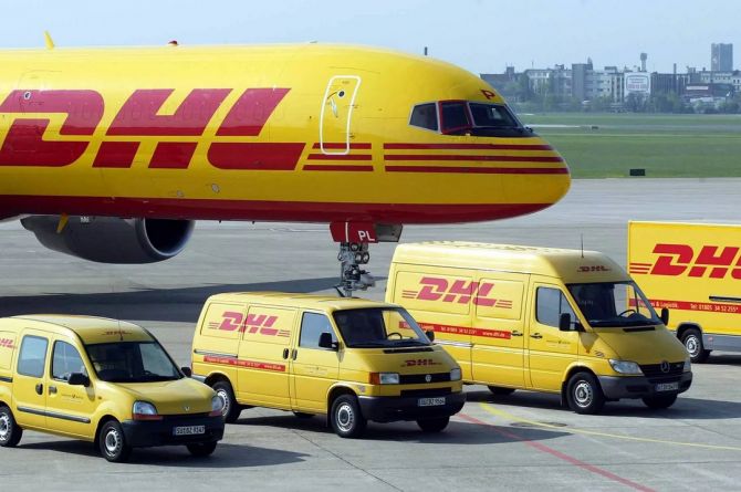 Компания DHL прекращает доставку грузов и документов внутри в России