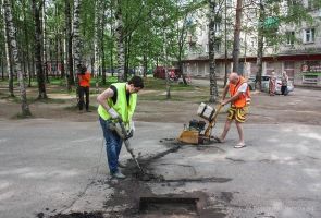 В Госдуме предложили отменить штраф за самостоятельный ремонт дорог
