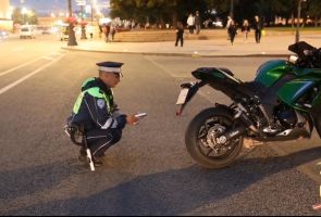 В Петербурге начали выписывать штрафы за «громкие» автомобили и мотоциклы