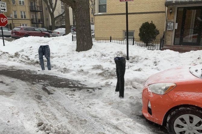 Джинсы на мороз: американец придумал новый способ борьбы за парковочное место
