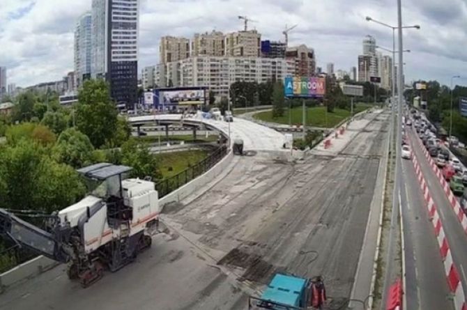 «Так работать нельзя»: в Екатеринбурге губернатор приехал проверить ремонт моста и не нашёл рабочих