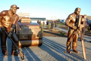 В Белгородской области открыли скульптуру, посвящённую дорожникам