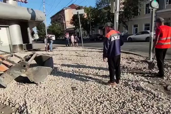 «Даю вам две ночи закончить»: саратовский губернатор остался недоволен ремонтом тротуаров