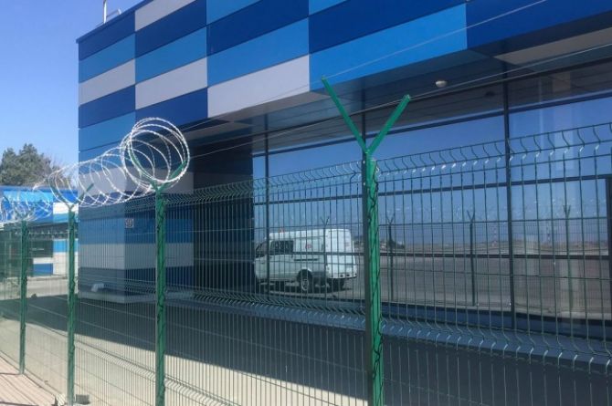 Попытка номер два: аэропорт Симферополя снова ищет подрядчика для установки заборов и камер