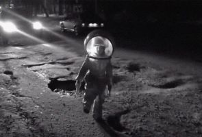 В Перми шестилетняя девочка «высадилась на Луну» и добилась ремонта дороги
