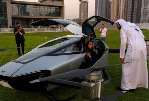 В Дубаи успешно провели первый полет беспилотного летающего автомобиля